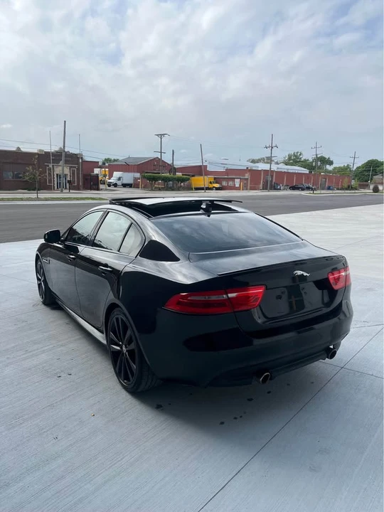 2017 Jaguar XE - Image 7 of 17