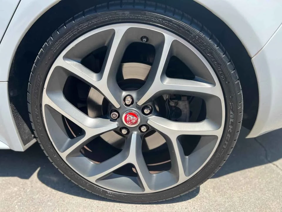 2017 Jaguar XE - Image 8 of 19