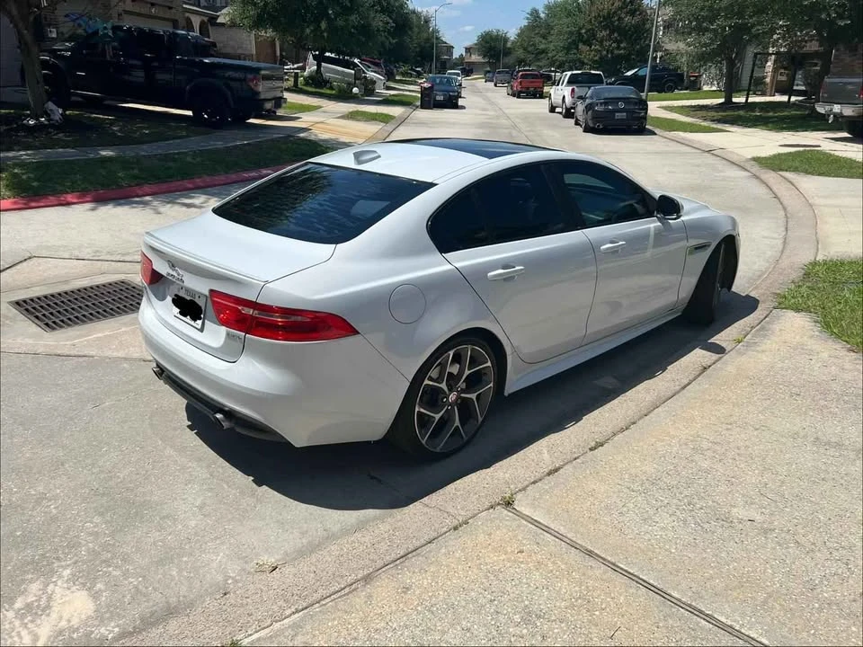 2017 Jaguar XE - Image 10 of 19