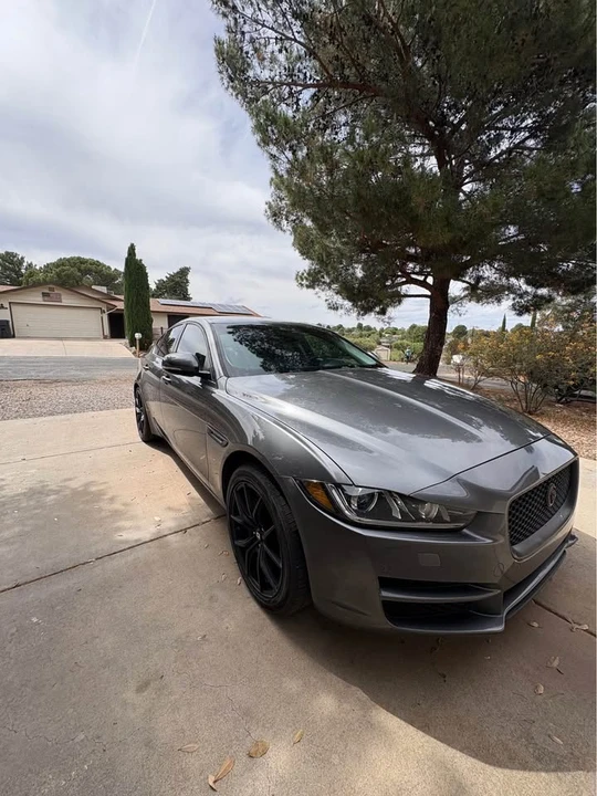 2017 Jaguar XE - Image 2 of 7