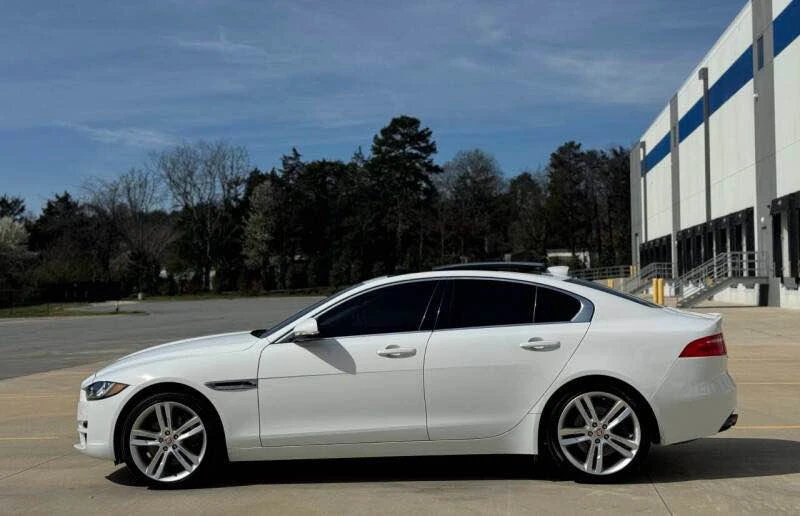 2017 Jaguar XE - Image 9 of 19
