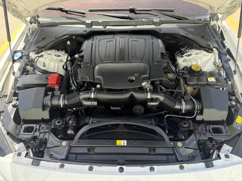 2017 Jaguar XE - Image 19 of 19
