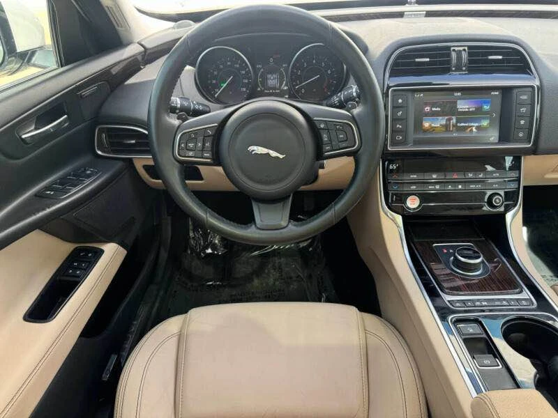 2017 Jaguar XE - Image 13 of 19