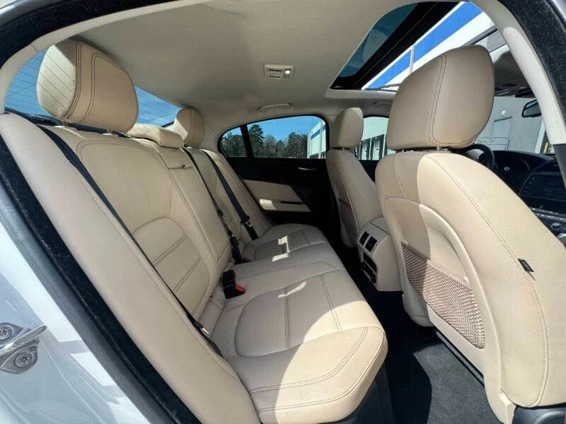 2017 Jaguar XE - Image 17 of 19