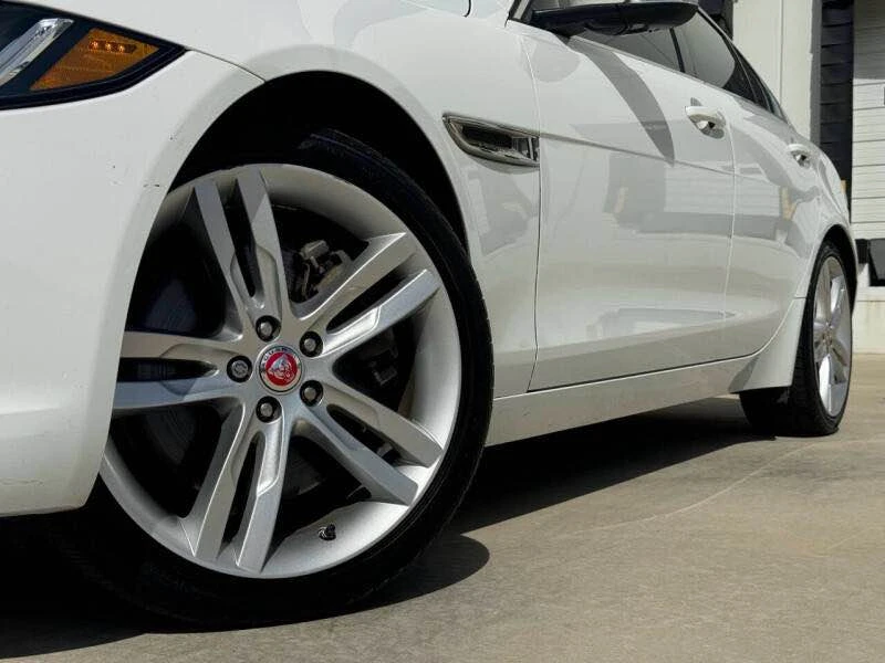 2017 Jaguar XE - Image 3 of 19