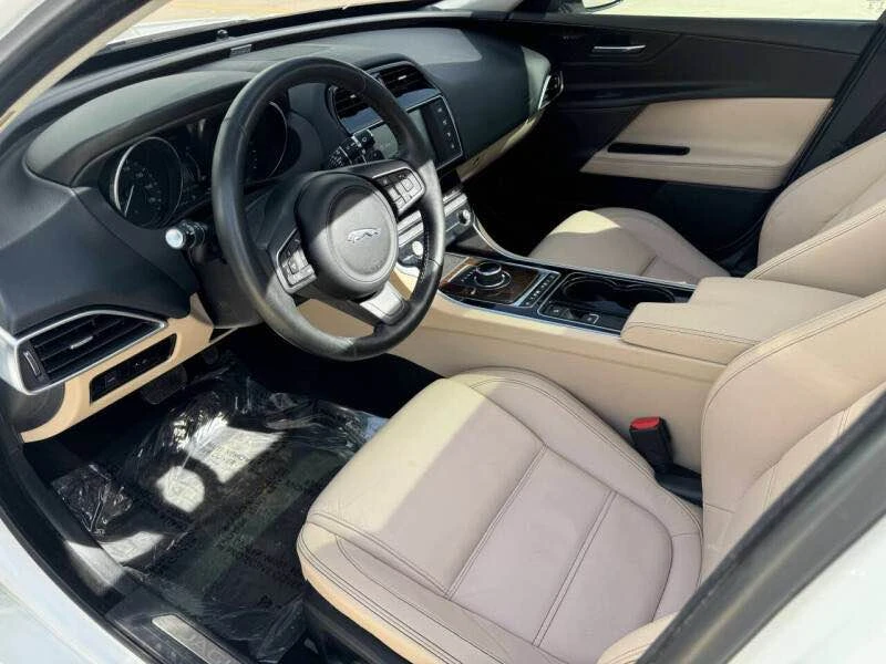 2017 Jaguar XE - Image 10 of 19