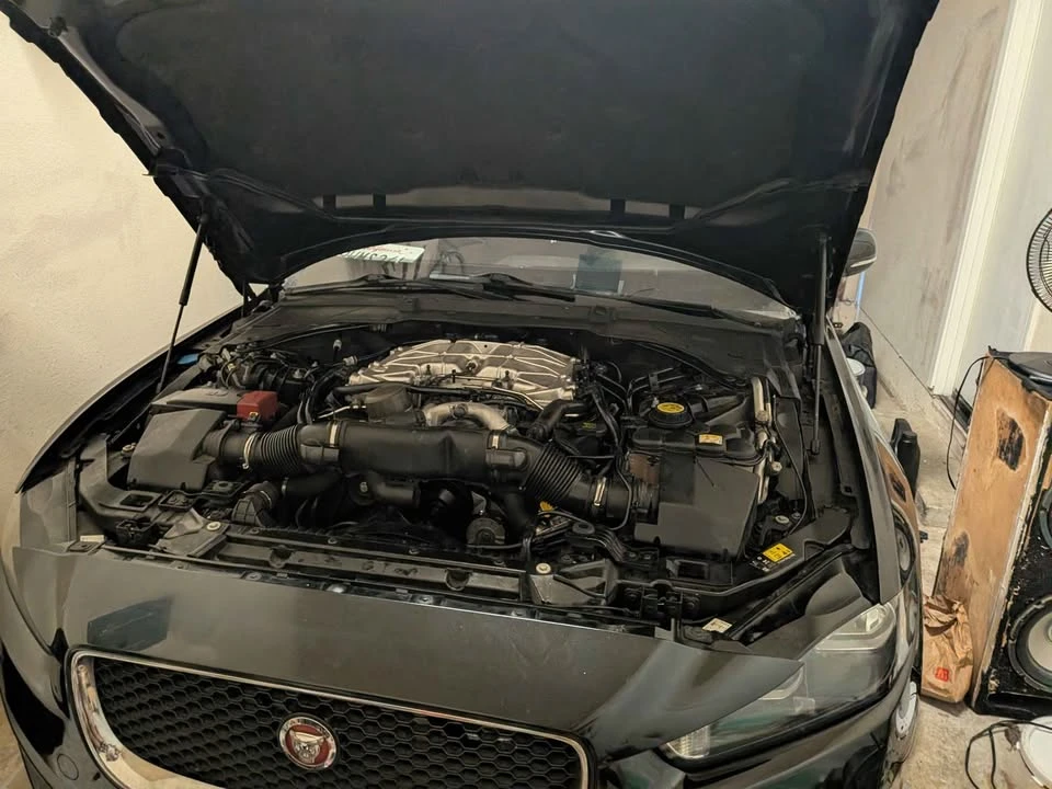 2017 Jaguar XE - Image 4 of 4