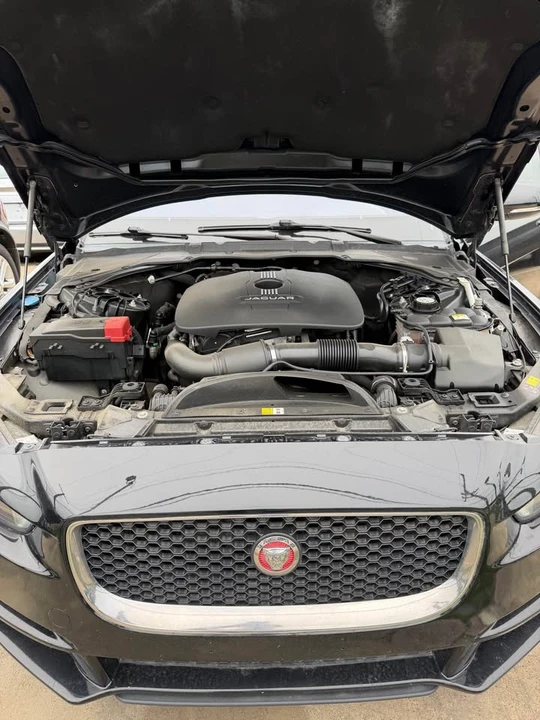 2017 Jaguar XE - Image 9 of 9