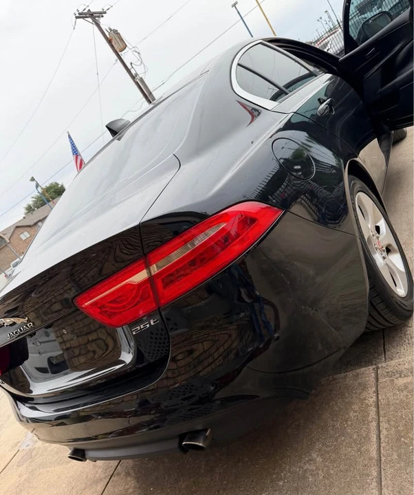 2017 Jaguar XE - Image 6 of 9