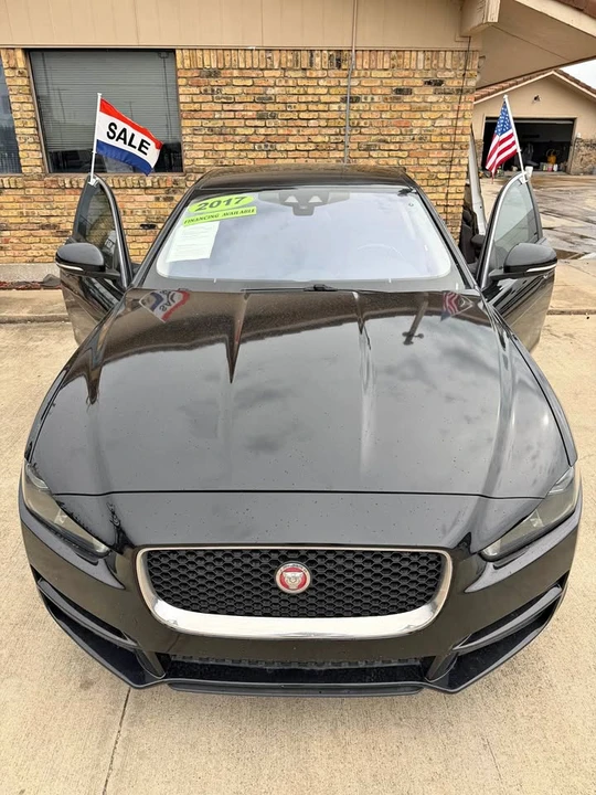 2017 Jaguar XE - Image 2 of 9