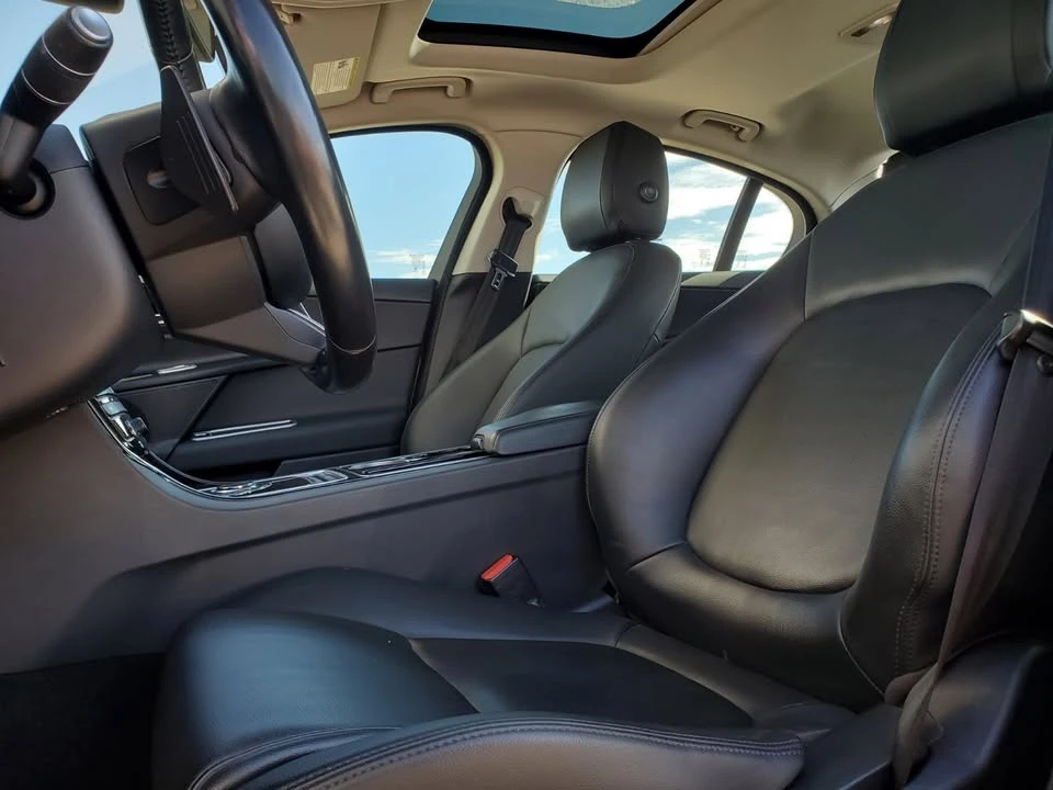 2017 Jaguar XE - Image 13 of 20