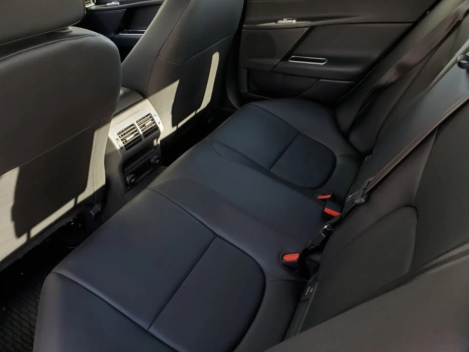 2017 Jaguar XE - Image 18 of 20