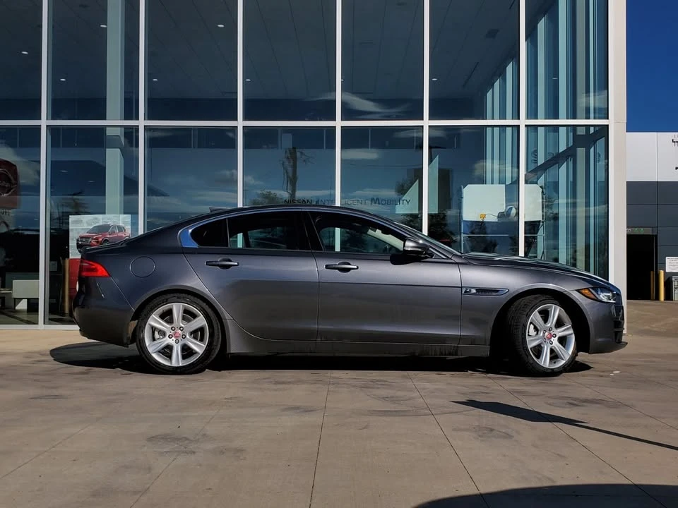 2017 Jaguar XE - Image 5 of 20