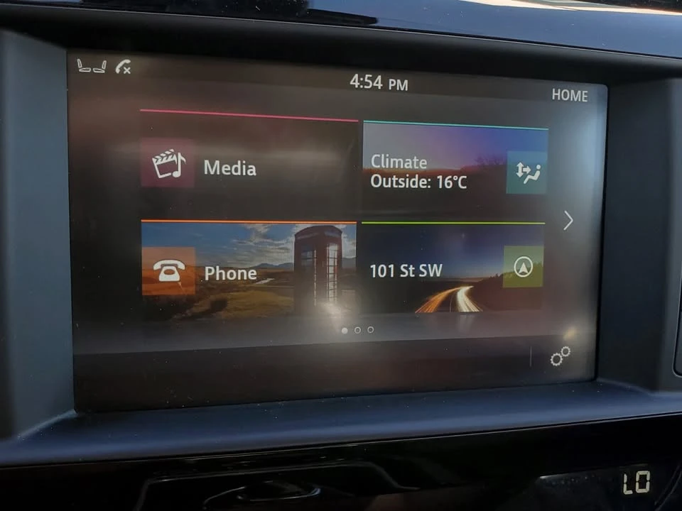 2017 Jaguar XE - Image 10 of 20