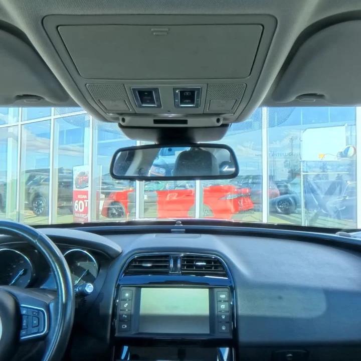 2017 Jaguar XE - Image 11 of 20