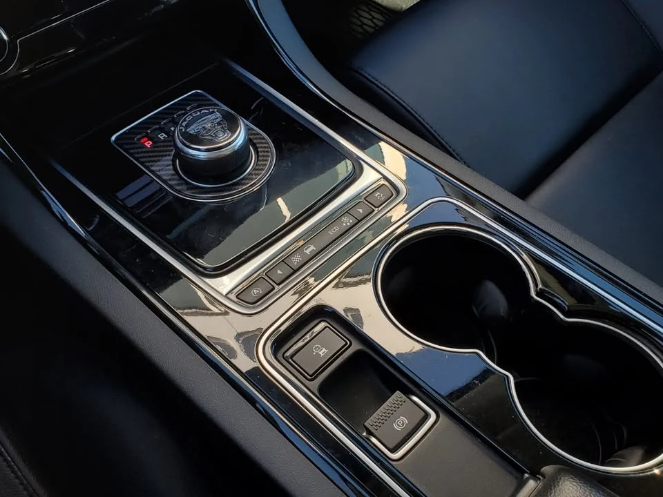 2017 Jaguar XE - Image 7 of 20