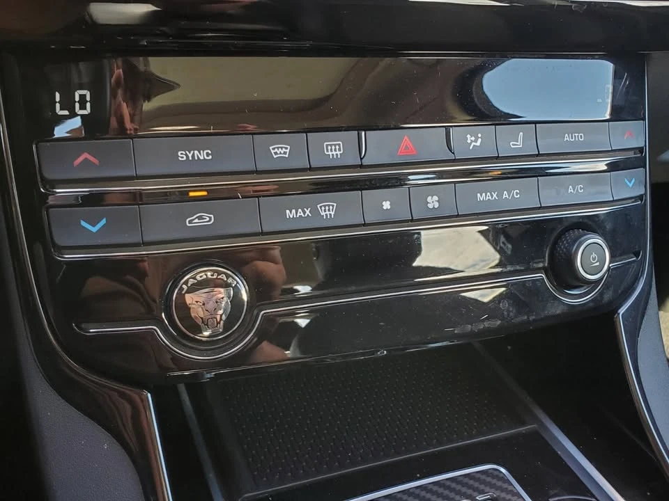 2017 Jaguar XE - Image 12 of 20