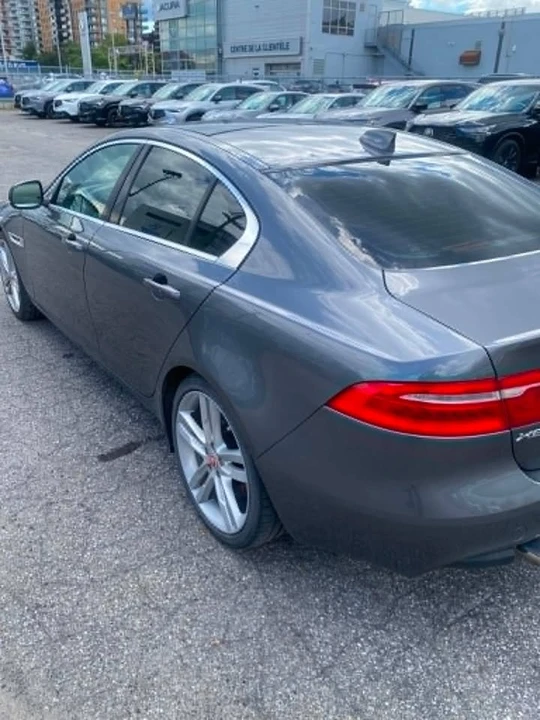 2017 Jaguar XE - Image 5 of 11