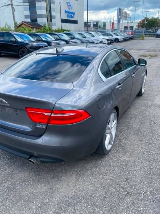 2017 Jaguar XE - Image 7 of 11