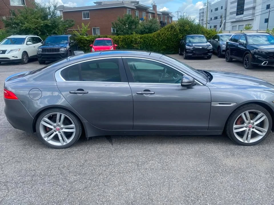 2017 Jaguar XE - Image 8 of 11