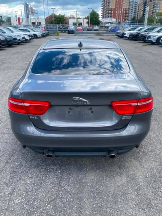 2017 Jaguar XE - Image 6 of 11