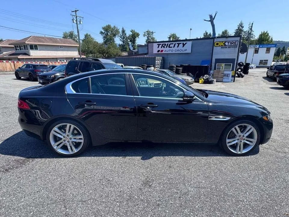 2017 Jaguar XE - Image 4 of 20