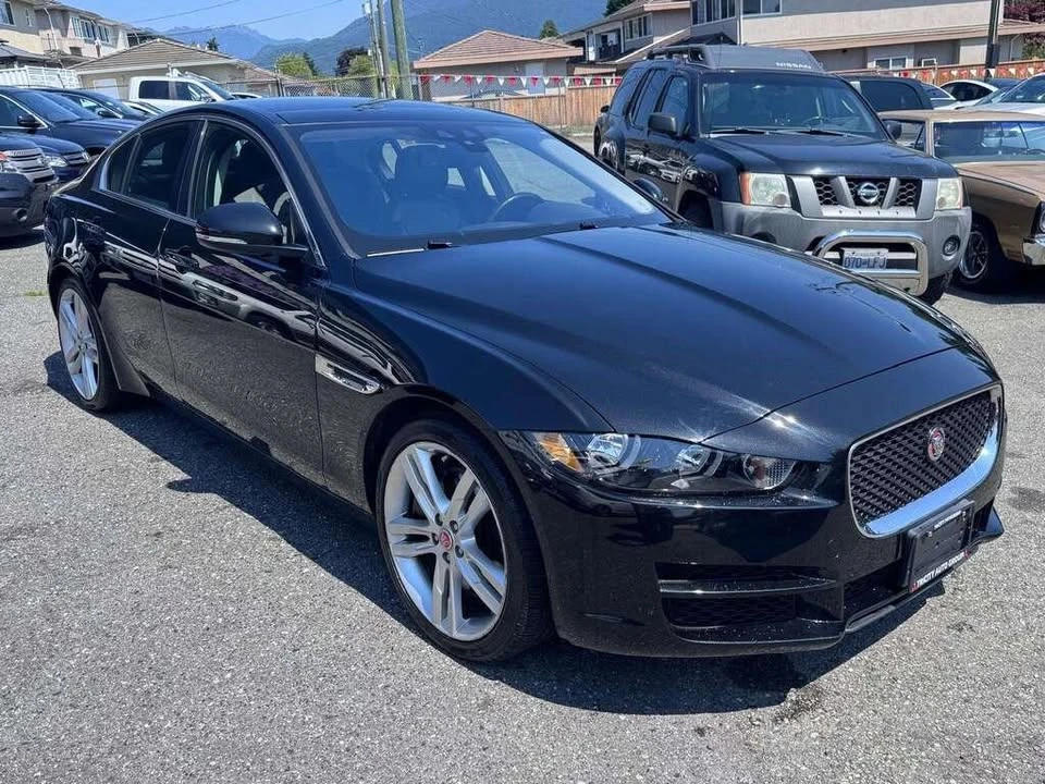 2017 Jaguar XE - Image 3 of 20