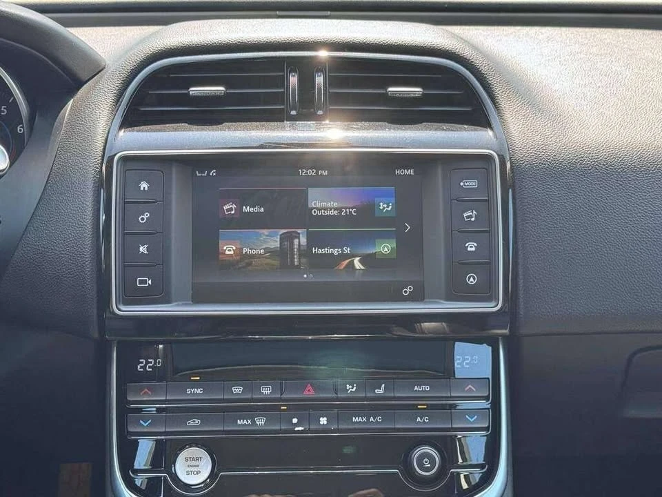 2017 Jaguar XE - Image 10 of 20