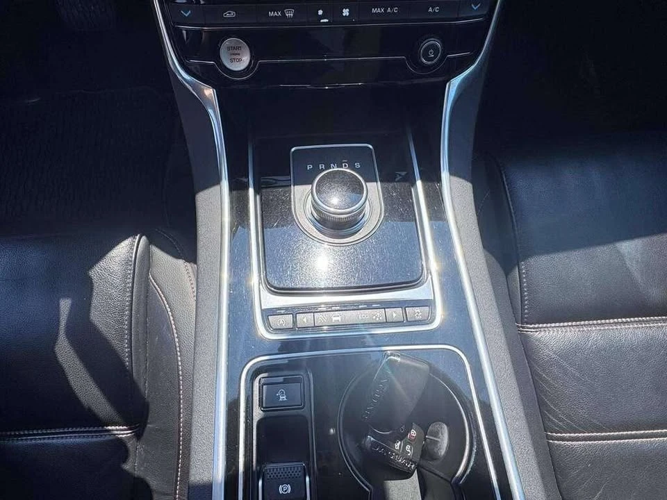 2017 Jaguar XE - Image 19 of 20