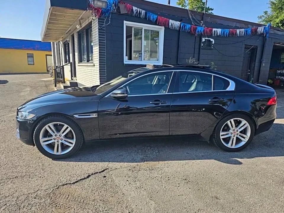 2017 Jaguar XE - Image 3 of 12