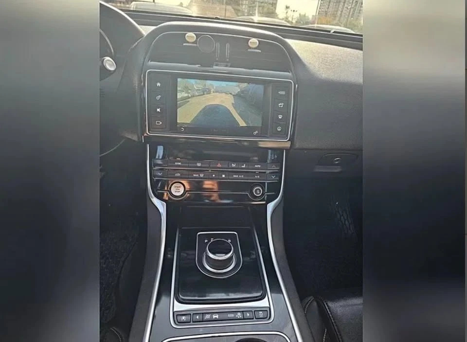 2017 Jaguar XE - Image 11 of 12