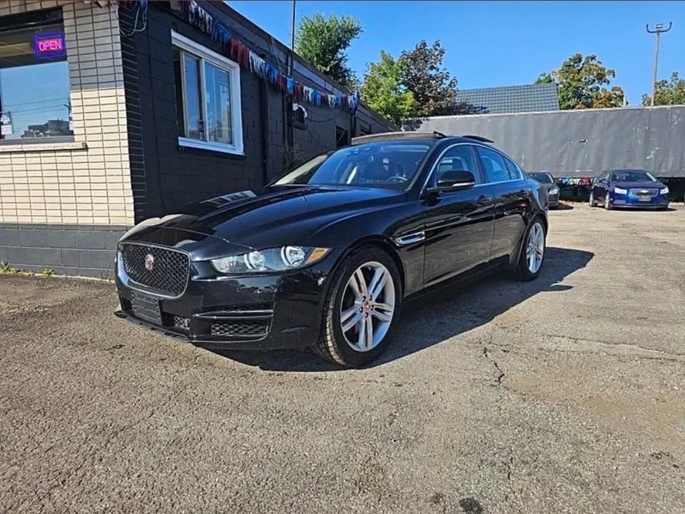2017 Jaguar XE - Image 2 of 12