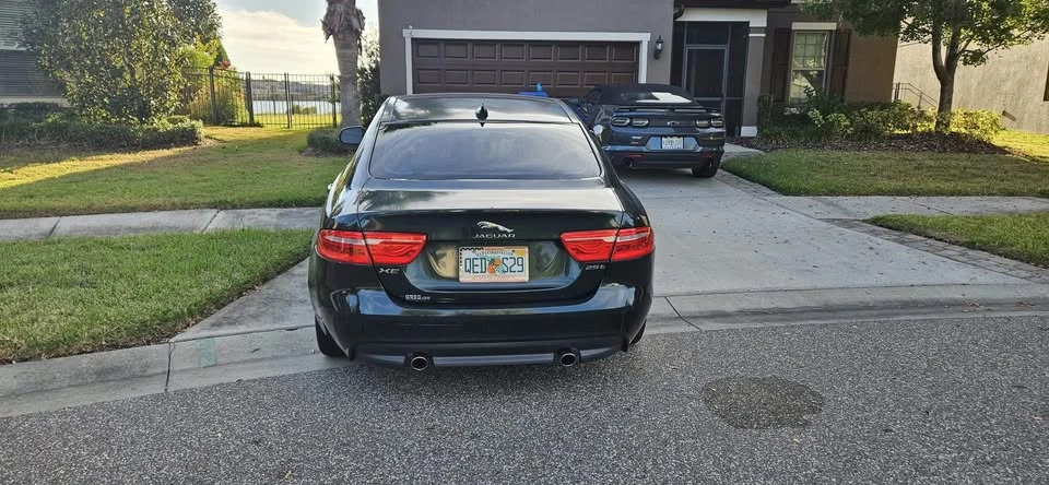 2017 Jaguar XE - Image 7 of 10