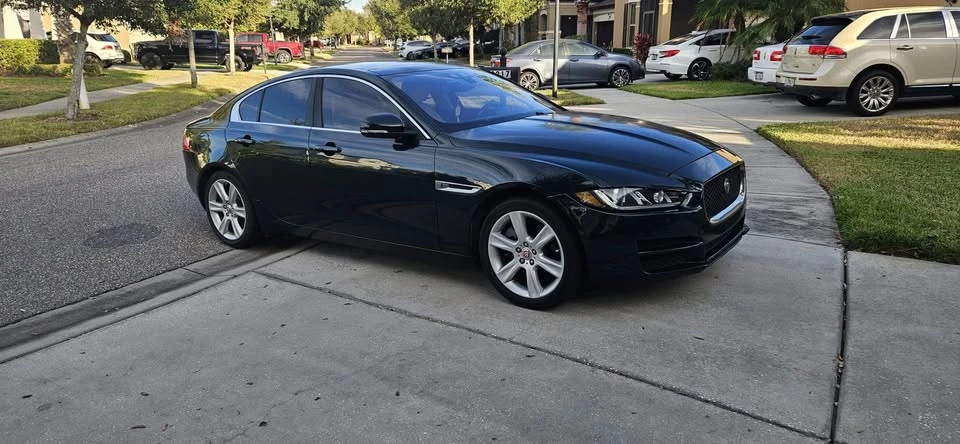 2017 Jaguar XE - Image 5 of 10