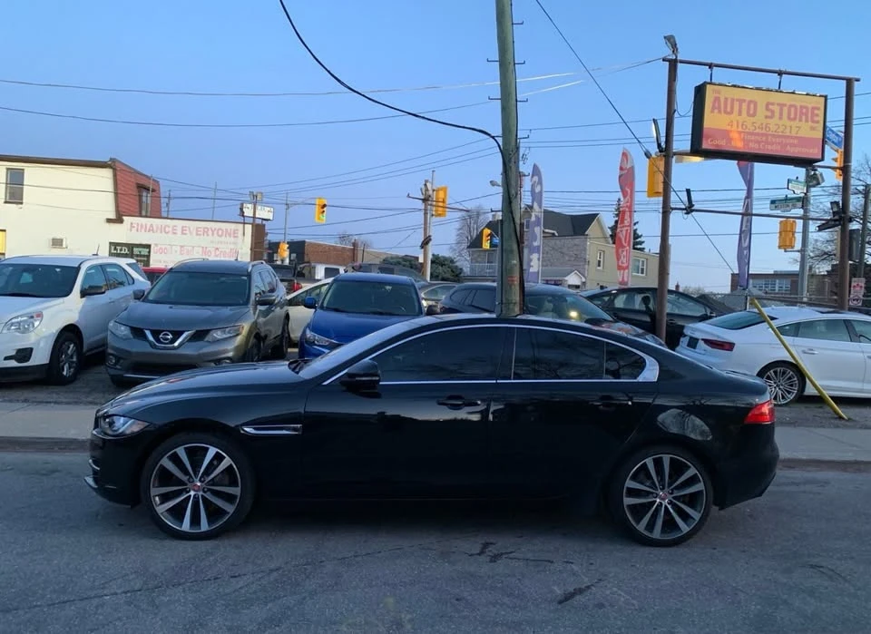2017 Jaguar XE - Image 8 of 16