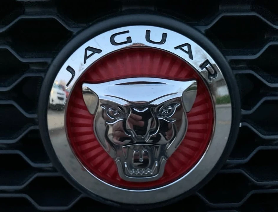 2017 Jaguar XE - Image 12 of 16