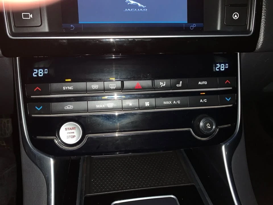2017 Jaguar XE - Image 9 of 16