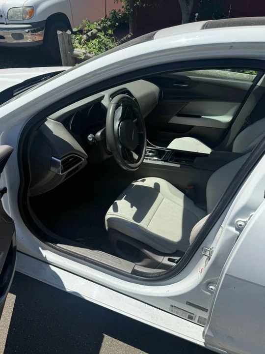 2017 Jaguar XE - Image 5 of 5