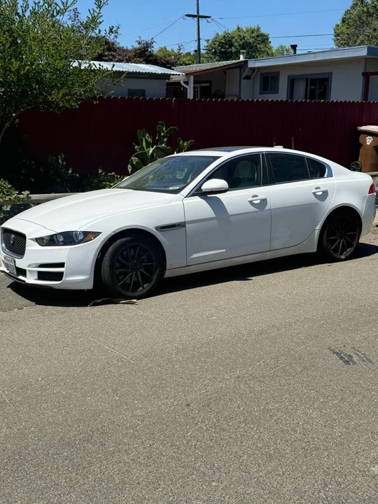 2017 Jaguar XE - Image 2 of 5