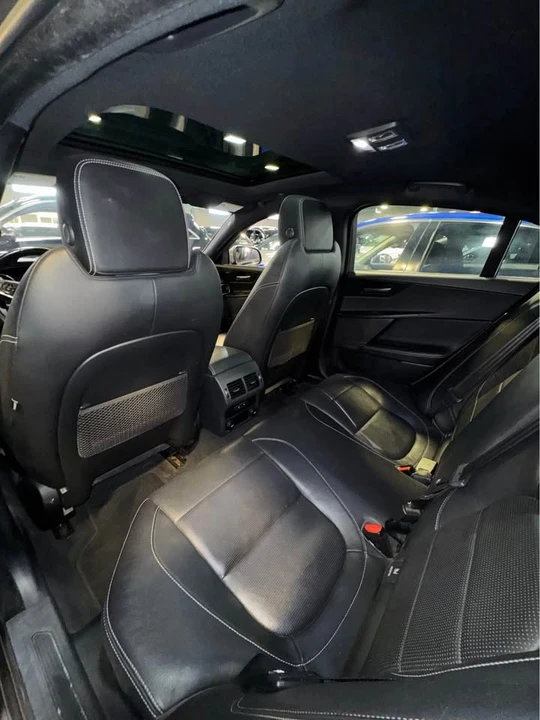 2017 Jaguar XE - Image 7 of 7