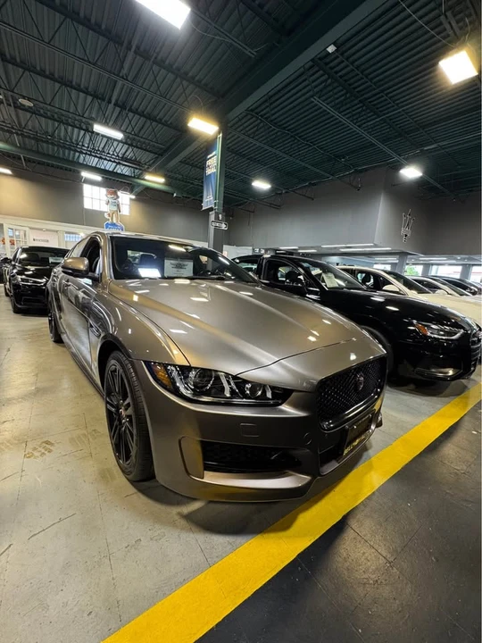 2017 Jaguar XE - Image 2 of 7
