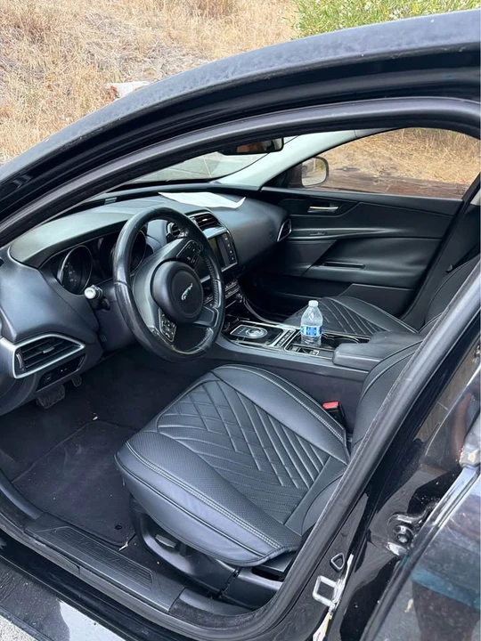2017 Jaguar XE - Image 3 of 4