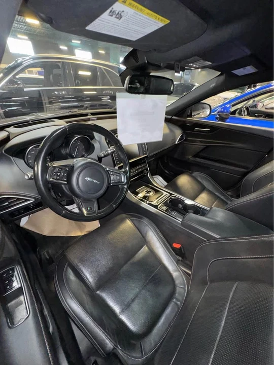 2017 Jaguar XE - Image 5 of 7