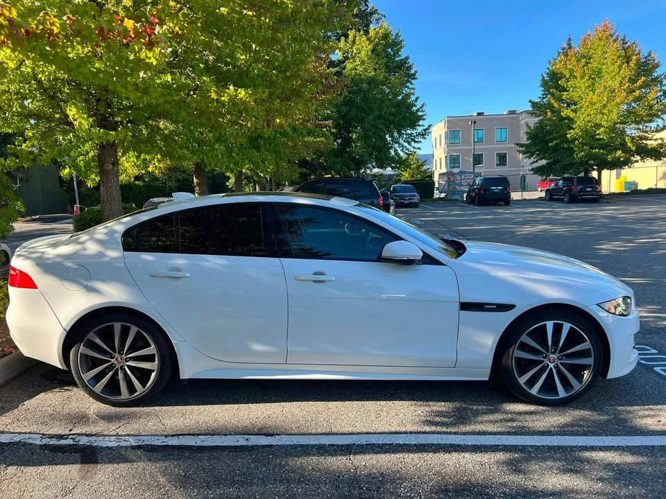 2017 Jaguar XE - Image 3 of 6