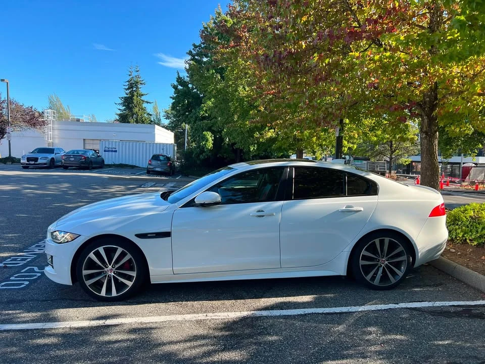 2017 Jaguar XE - Image 2 of 6
