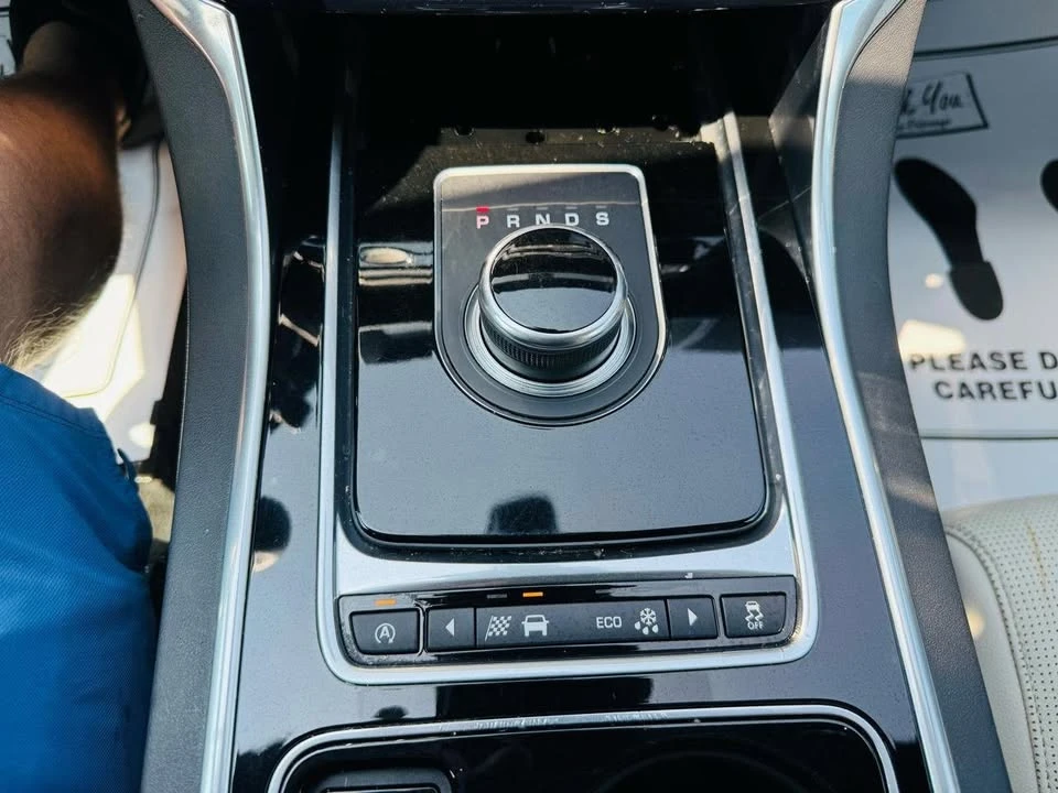 2017 Jaguar XE - Image 14 of 14