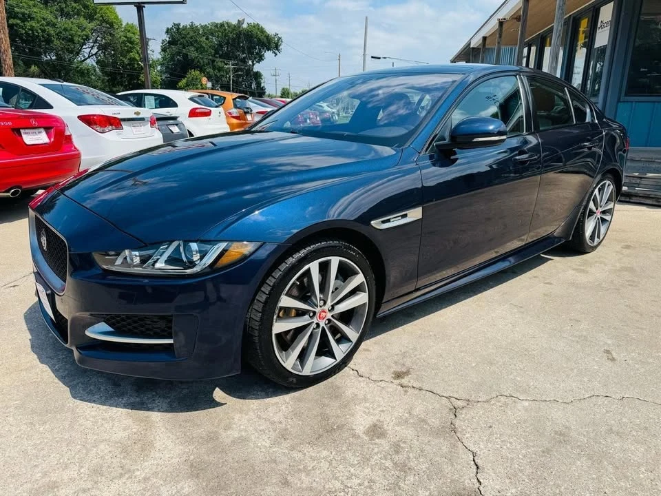 2017 Jaguar XE - Image 7 of 14
