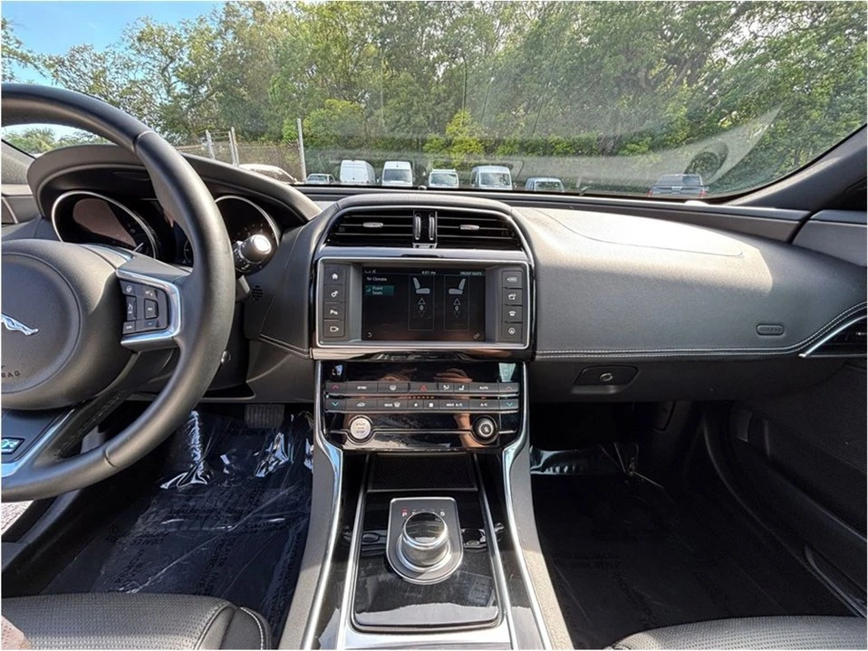 2017 Jaguar XE - Image 11 of 20