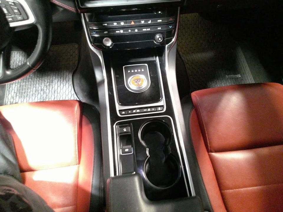 2017 Jaguar XE - Image 17 of 20
