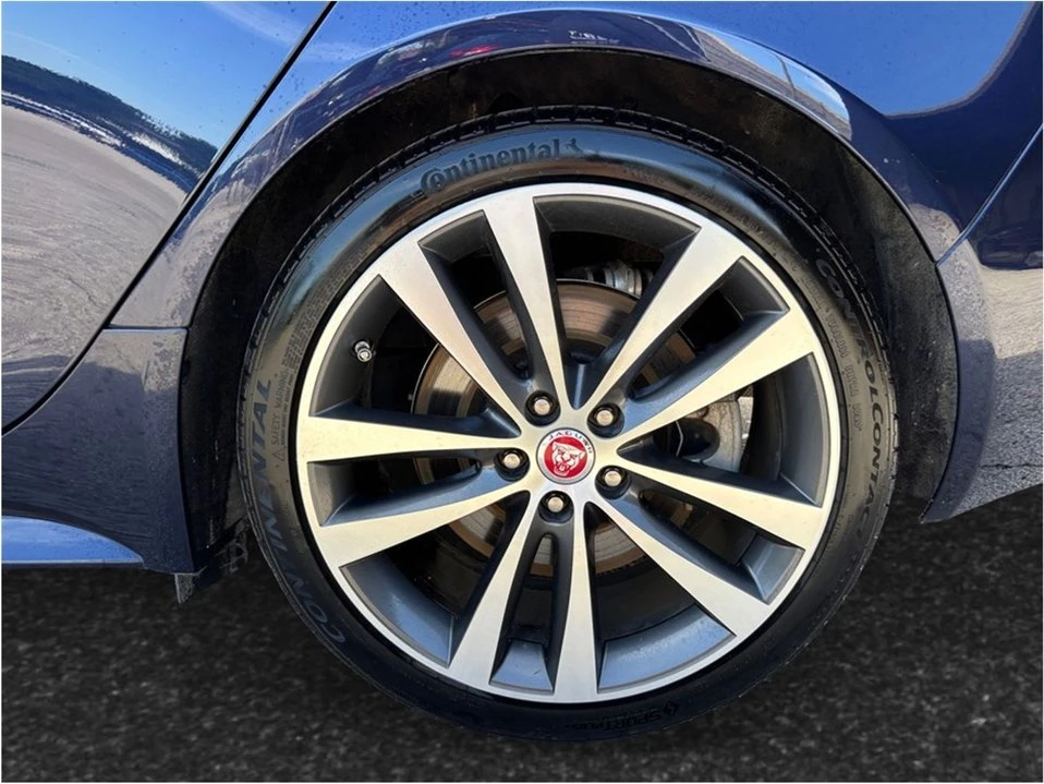 2017 Jaguar XE - Image 15 of 20
